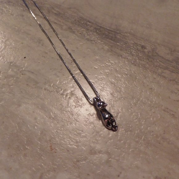 Silver chain and cat pendent - Picture 2 of 3